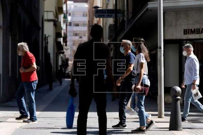 Imagen de archivo de una calle de la capital tinerfeña durante la pandemia / EFE Miguel Barreto